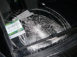 В Волжском автомобиль сбил школьника, перебегавшего дорогу