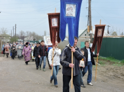 Верующие прошли крестным ходом вокруг Волжского