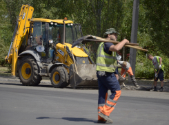 Поливать асфальт решили в Волжском, чтобы он не расплавился из-за жары