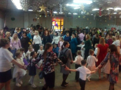 Рождественский семейный фестиваль «Чудный миг» прошел в Волжском
