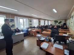 В Волжском водителей автобусов научили правилам «выживания» на зимней дороге