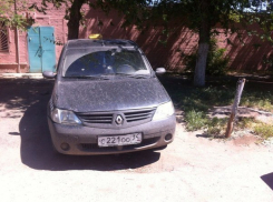 В Волжском разыскивают таксиста на служебной машине