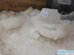 В Волгограде на шестилетнего мальчика упала глыба льда