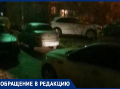 «А говорят, что бабы дуры»: автоледи сняла на видео парковку в одном из дворов Волжского