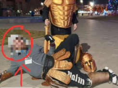Сначала фотографируются, потом требуют деньги: жители Волжского негодуют с предприимчивого рыцаря