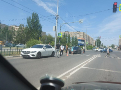 Машины разбились у пешеходного перехода в Волжском: очевидцы рассказали о ДТП