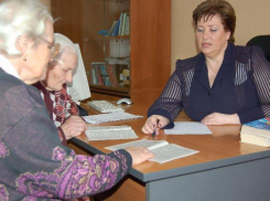 Пенсионеры в Волжском должны выбрать деньги или льготы