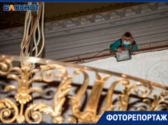 Три тонны хрусталя спустили в ДК  «ВГС» в Волжском: местные наблюдали легендарное событие