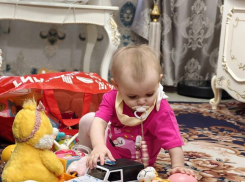 В Волжском в канун нового года под опеку взяли девочку-сироту из Дома ребенка 