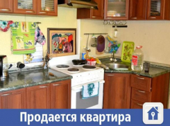 Дешево в Волжском продается однокомнатная квартира с кухонным гарнитуром