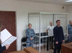 Удары бутылкой и угрозы продавцам: в Волжском осудили последнего участника пьяной расправы над покупателем