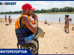 Красавицы оголили свои попки: жители Волжского открыли купальный сезон