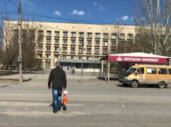 «Проходят круги ада, чтобы взять талон», - волжанин о поликлинике № 2