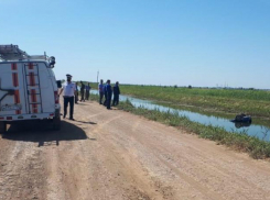 Среди восьми погибшиx в утопленном под Волжским авто оказалось трое детей
