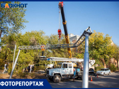 «Это выходит за рамки»: в Волжском в пятый раз повредили арку