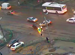 Утренняя авария парализовала проспект Ленина в Волжском