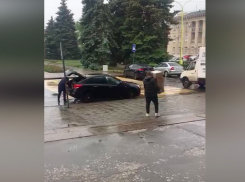 Подпольный масочный цех, в организации которого уличили Славину, эвакуируют из ДК «ВГС»