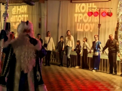 Супергерои безопасности: в Волжском для детей провели акцию «Безопасный Новый год» 