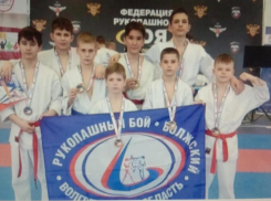 Шесть золотых и две серебряных: рукопашники привезли в Волжский медали 