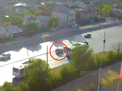 ДТП в Волжском: от столкновения виновника аварии вынесло на встречку