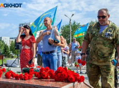 В День ВДВ в Волжском возложат цветы к памятнику воинам-интернационалистам