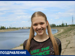 Красивую девочку Женечку поздравляют друзья!