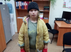 В Волжском снова ищут пропавшую 12-летнюю девочку с белым кроликом