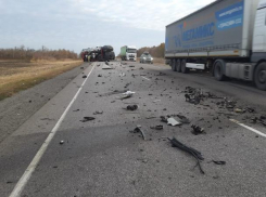 Авария с тремя авто на трассе Волгоградской области унесла жизнь человека