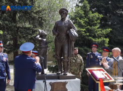 В Вожском торжественно открыли памятник российскому казачеству: видео