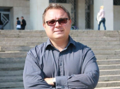 «Молодой парень сделал глупость»: профессор из Великобритании вступился за плясавшего на Мамаевом кургане тиктокера