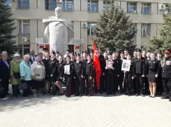 Волжские школьники провели митинг у военкомата