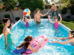 Магазин «4 сезона» дарит надувной матрас