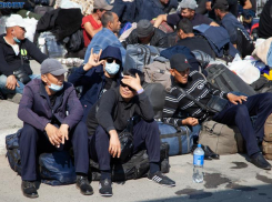 Подарила отцовство 8-ми мигрантам за 40 тысяч рублей: незаконный бизнес открыла многодетная волжанка