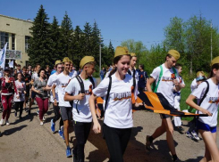 Сотни волжан пробежали в патриотическом забеге «Георгиевская ленточка»