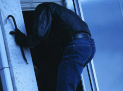 В Светлоярском районе задержана группа серийных дачных воров