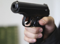 В Волгограде подросток угрожал пистолетом пенсионерке