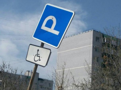 Автолюбители боятся парковаться на улице Оломоуцкой в Волжском