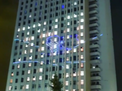 Волжанам показали виды елок с помощью лазерного шоу