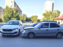 В Волжском водитель иномарки отправил подростка в больницу