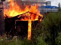 В Краснослободске вспыхнул гараж из-за короткого замыкания проводки