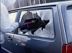 На Спартановке пьяный мужчина просто так «избил» соседский Chevrolet Lanos