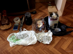 В Волгограде у двух молодых людей обнаружили 200 граммов наркотиков