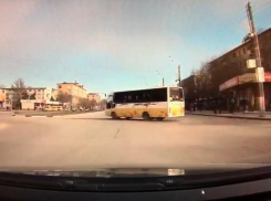 Водитель автобуса показал мастер-класс по экстремальному вождению