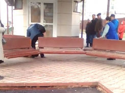 Пицца приезжает быстрее «скорой»: волжанин умер в ожидании медиков на остановке