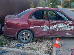 В Волжском в поселке Рабочий произошла авария с двумя пострадавшими 