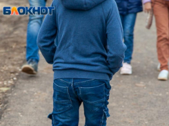 Школьник на самокате попал под колеса иномарки в Волжском