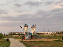В Волжском в парке «Солнечный» отремонтировали опасную горку