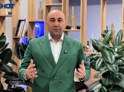 Адвокат и медиатор Руслан Рустамов поздравляет волжан с наступающим Новым годом