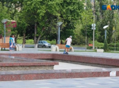 В Волжском гранитный фонтан станет пластиковым после реконструкции