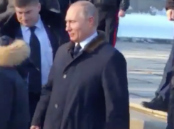 «Дядя Вова приехал»: волжане и волгоградцы встретили Путина на Мамаевом Кургане